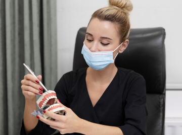 How to Adjust to Wearing Dentures: Tips for New Users